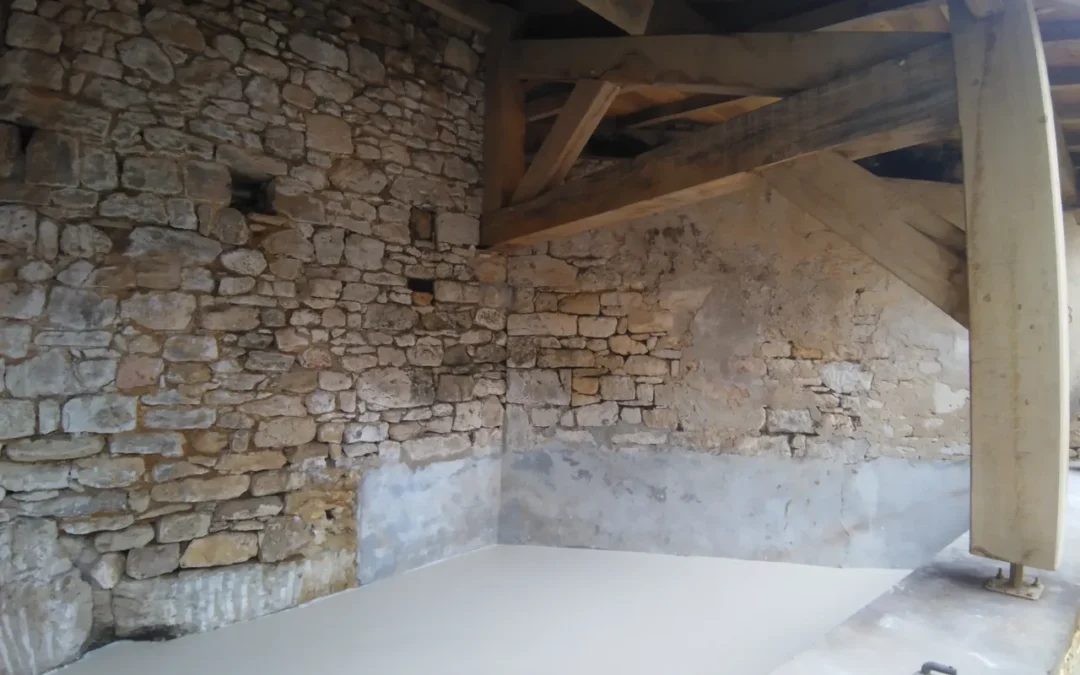 Charpente traditionnelle ou fermettes industrielles : comment choisir ?